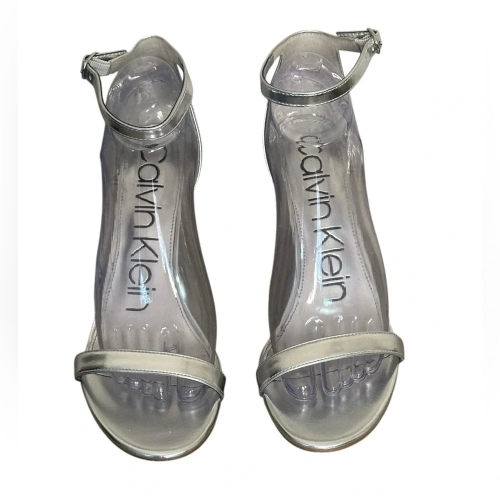 Calvin Klein Silver dressy open toe pump. Size: 9 - Picture 2 of 7
